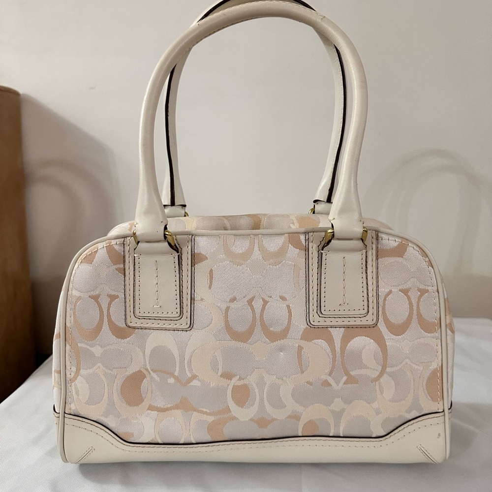 Coach Cream and Tan Shoulder Bag - Picture 2 of 13